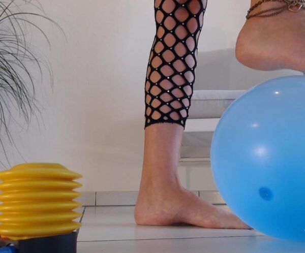 1 Écrasé et dominé sous mes pieds comme un vulgaire ballon