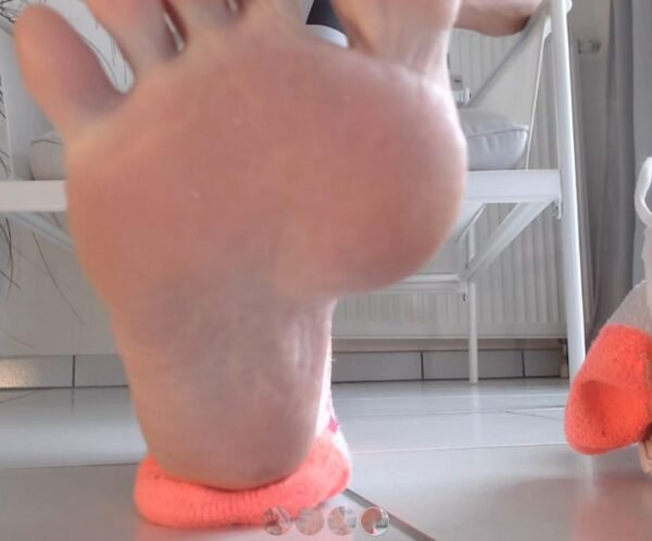 1 EDGING...A mes pieds : dévouement total et contrôle suprême