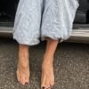 Pedal pumping pieds nus